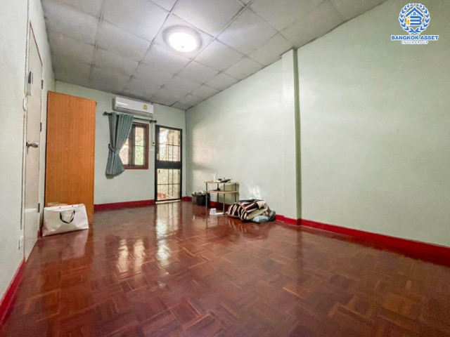 *****ทาวน์เฮ้าส์มือสองย่านนนทุบรี ม.เจ้าพระยา9 บางกรวย-ไทรน้อย เนื้อที่มากถึงเกือบ 19 ตร.ว. ฟังก์ชัน 3 ห้องนอน 2 ห้องน้ำ 1 ที่จอดรถ บนทำเลเชื่อมต่อถ.ราชพฤกษ์, ถ.กาญจนาภิเษก และถ.รัตนาธิเบศร์ เพียง 5 นาทีก็ถึงรถไฟฟ้าสายสีม่วง "สถานีบางพลู" และทางด่วน "กาญจนาภิเษก"